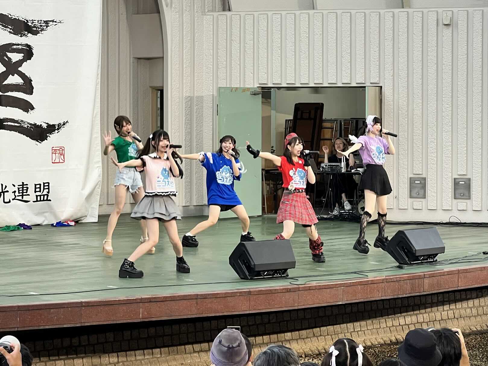 Groupe d'idol dans le parc Ueno